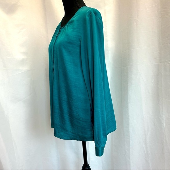 Forever 21 turquoise blue long sleeve satin effect button front blouse Sz L - Picture 3 of 7